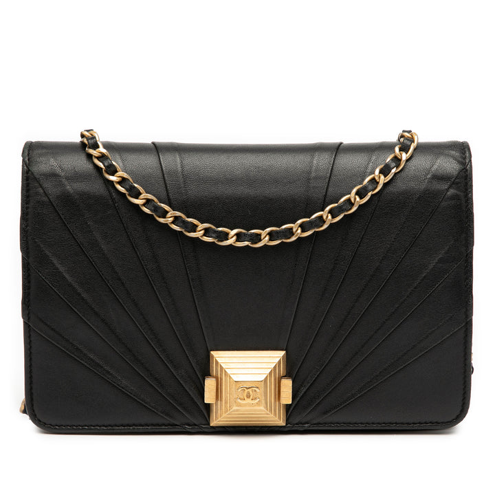 Chanel Cuir d’agneau Pyramid Wallet On Chain Noir – GABY PARIS Authentique