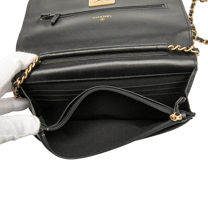 Chanel Cuir d’agneau Pyramid Wallet On Chain Noir – GABY PARIS Authentique