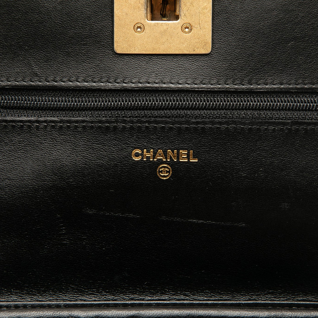 Chanel Cuir d’agneau Pyramid Wallet On Chain Noir – GABY PARIS Authentique