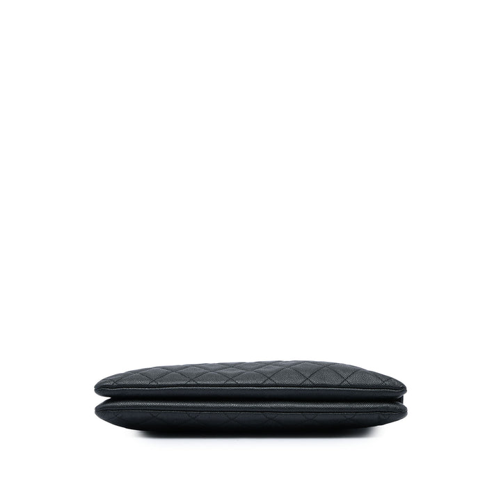 Chanel Matelassé Boy O Étui Zippé Pochette Cuir caviar Noir
