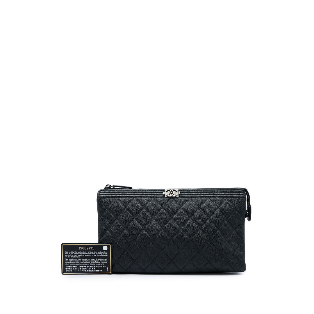 Chanel Matelassé Boy O Étui Zippé Pochette Cuir caviar Noir