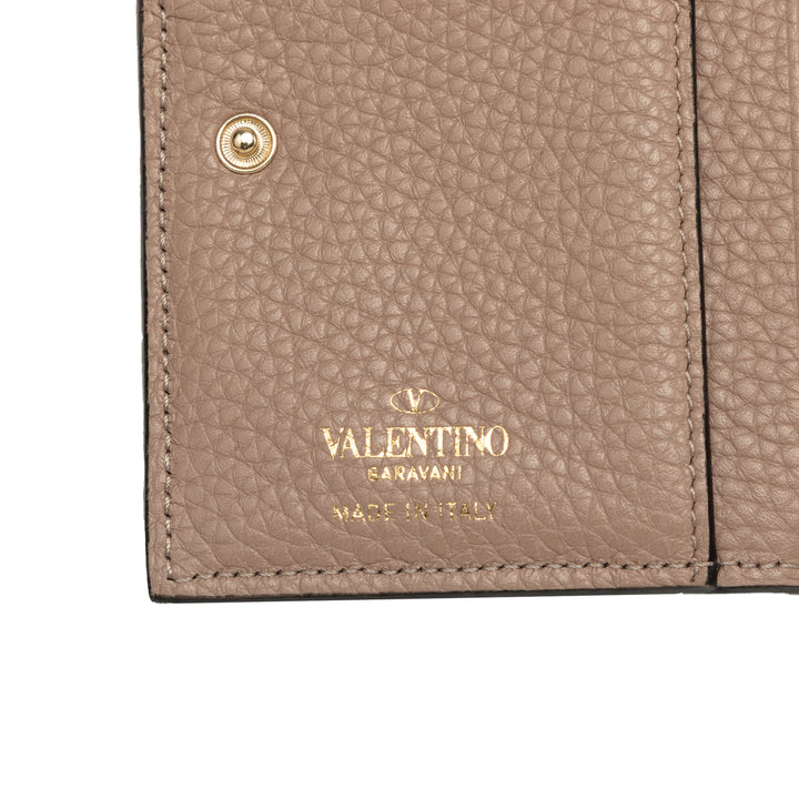 Valentino grainé Rockstud Compact Portefeuille Cuir de veau grainé Marron – vue 5 – GABY PARIS