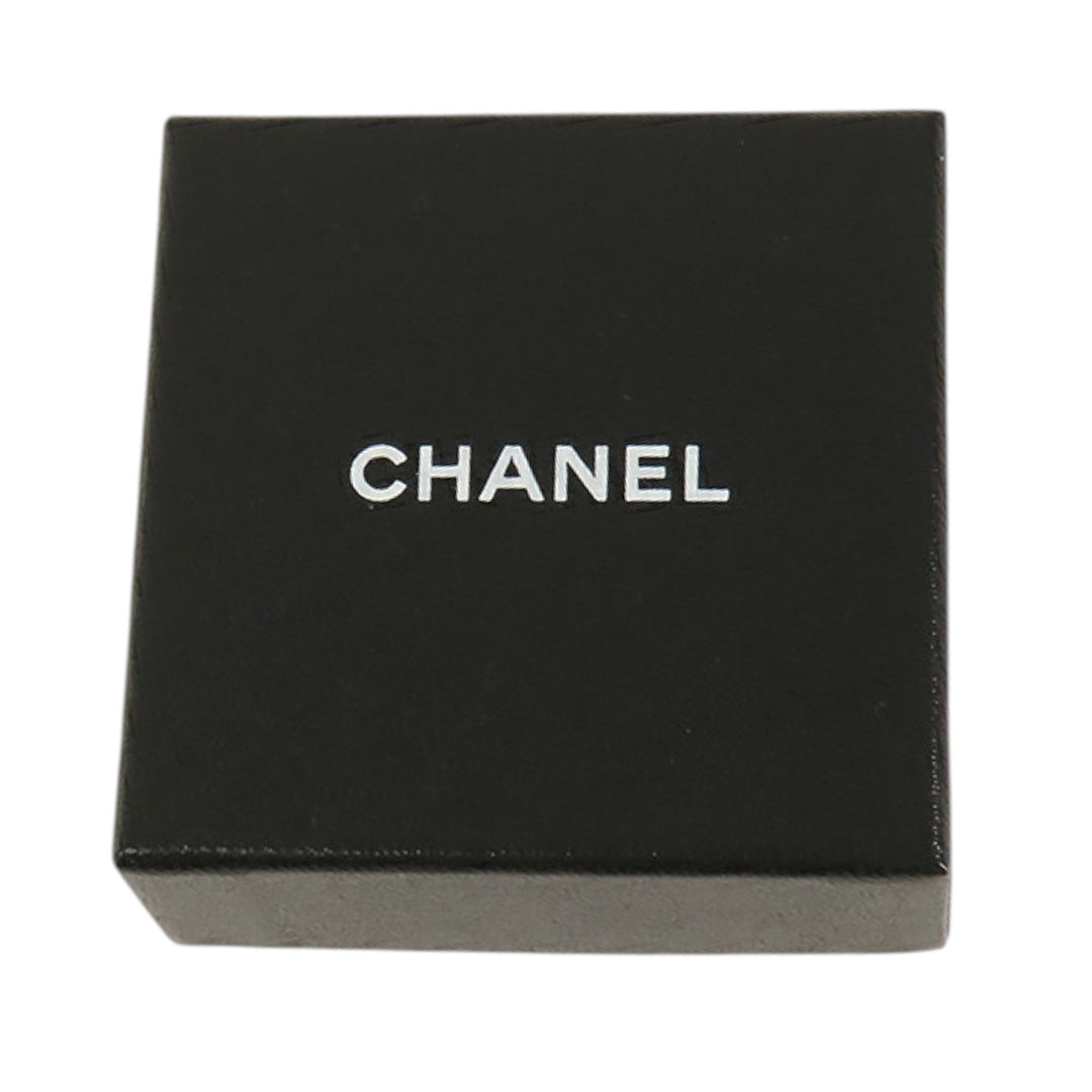 Chanel Doré Plated CC Clover Push Back Boucle d’oreilles Doré – GABY PARIS Authentique