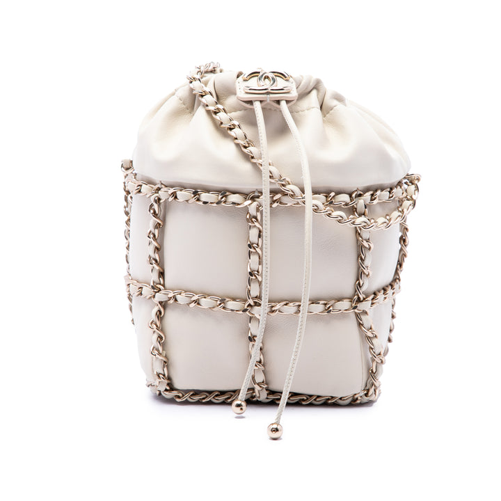 Chanel CC Chaîne Armature Sac à cordon seau Mini Cuir d'agneau Blanc – vue principale – GABY PARIS