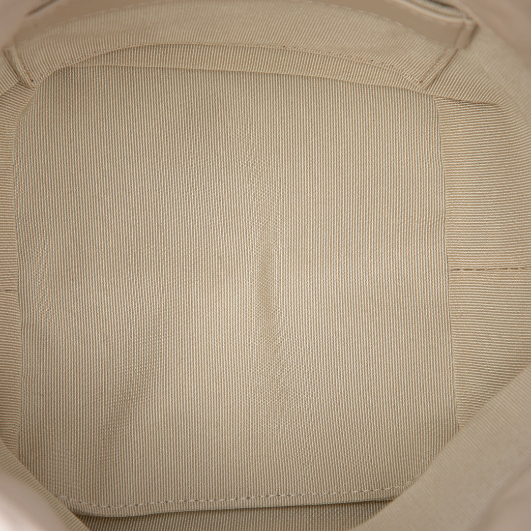 Chanel CC Chaîne Armature Sac à cordon seau Mini Cuir d'agneau Blanc – vue 4 – GABY PARIS