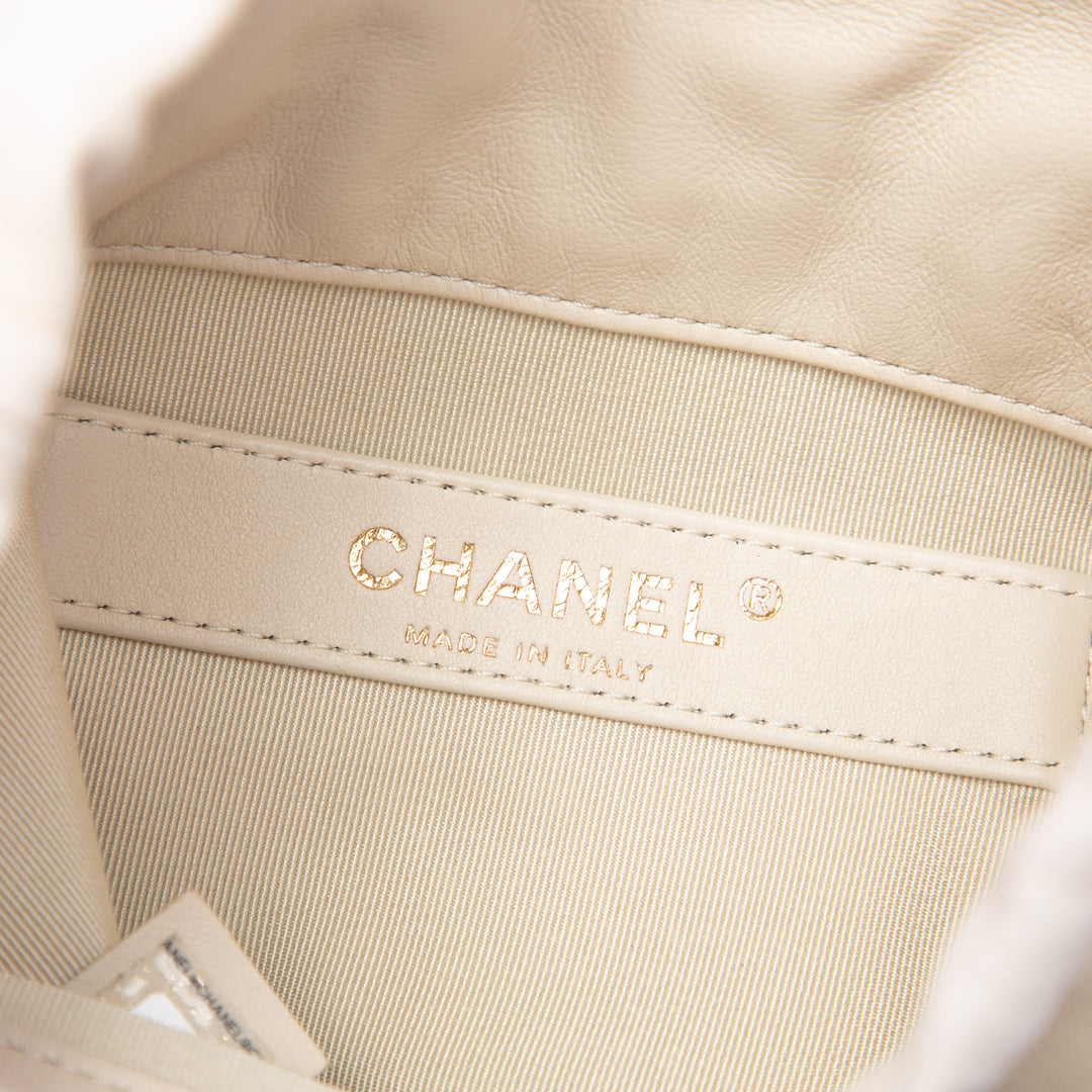 Chanel CC Chaîne Armature Sac à cordon seau Mini Cuir d'agneau Blanc – vue 5 – GABY PARIS