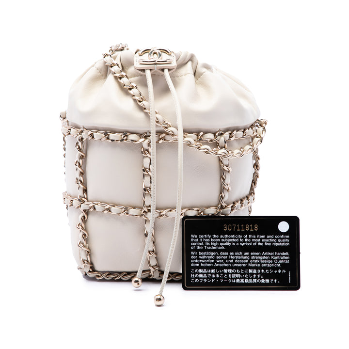 Chanel CC Chaîne Armature Sac à cordon seau Mini Cuir d'agneau Blanc – vue 7 – GABY PARIS