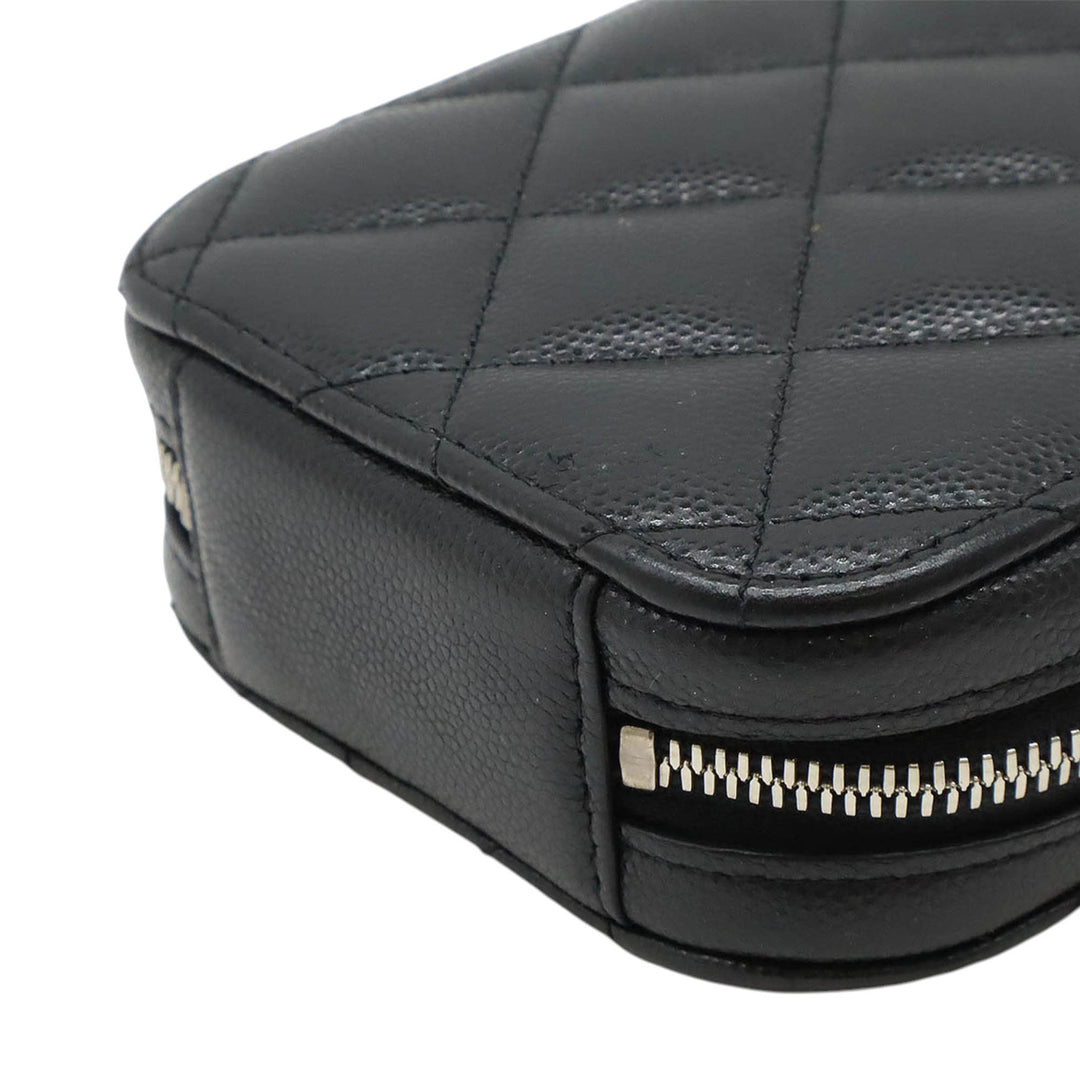 Chanel CC Matelassé Caviar Zip Phone Étui