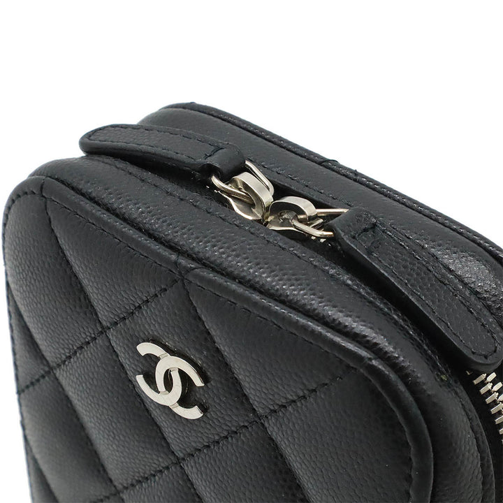 Chanel CC Matelassé Caviar Zip Phone Étui