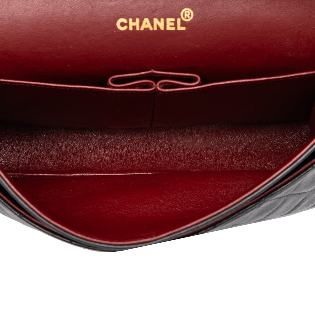Chanel Sac porté épaule Classic Double rabat Moyen Cuir d'agneau Noir – vue 4 – GABY PARIS