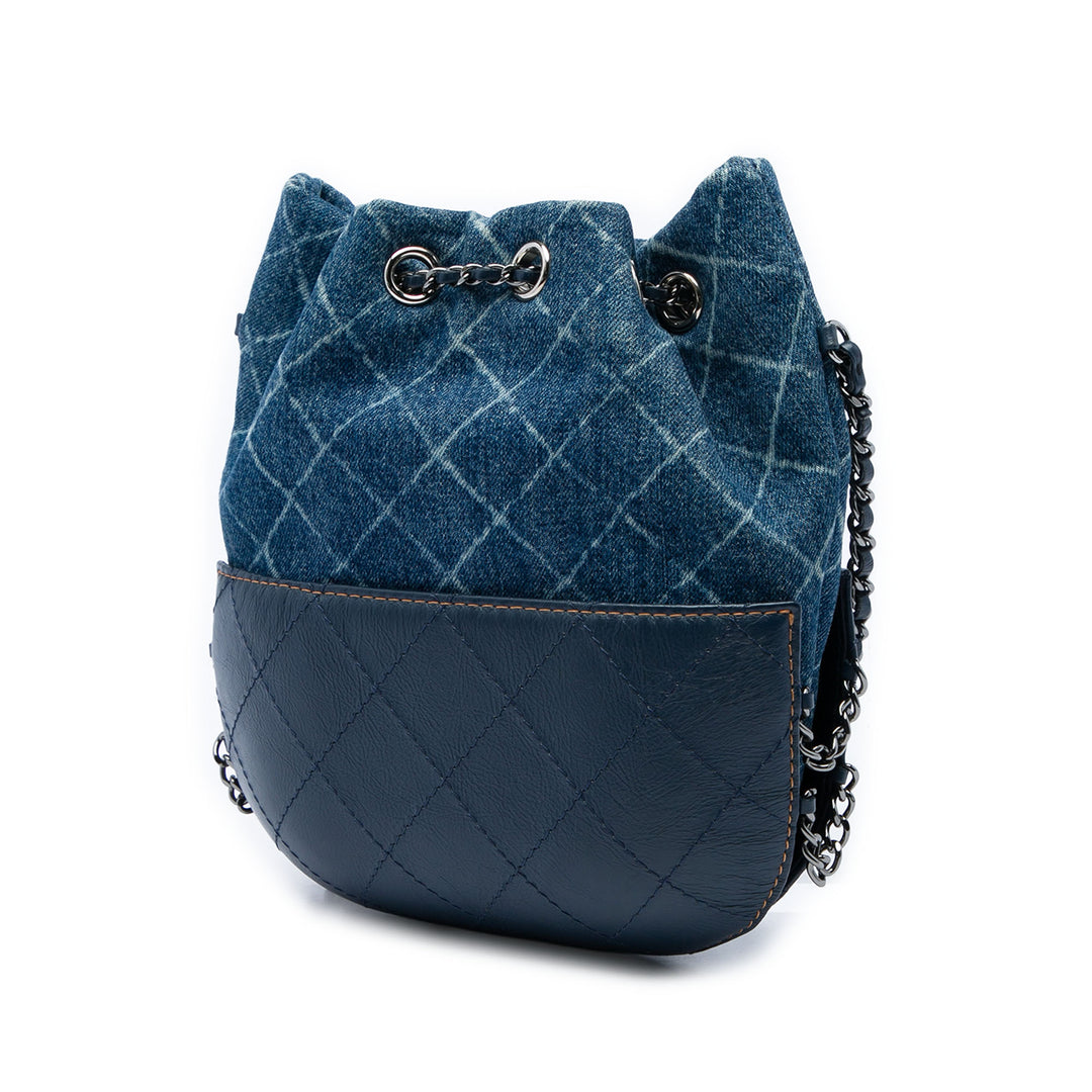Chanel Imprimé et Matelassé Gabrielle Sac seau Petit Jean Bleu – vue 2 – GABY PARIS