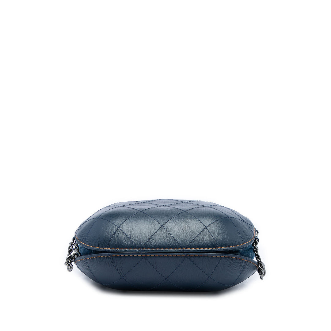 Chanel Imprimé et Matelassé Gabrielle Sac seau Petit Jean Bleu – vue 3 – GABY PARIS
