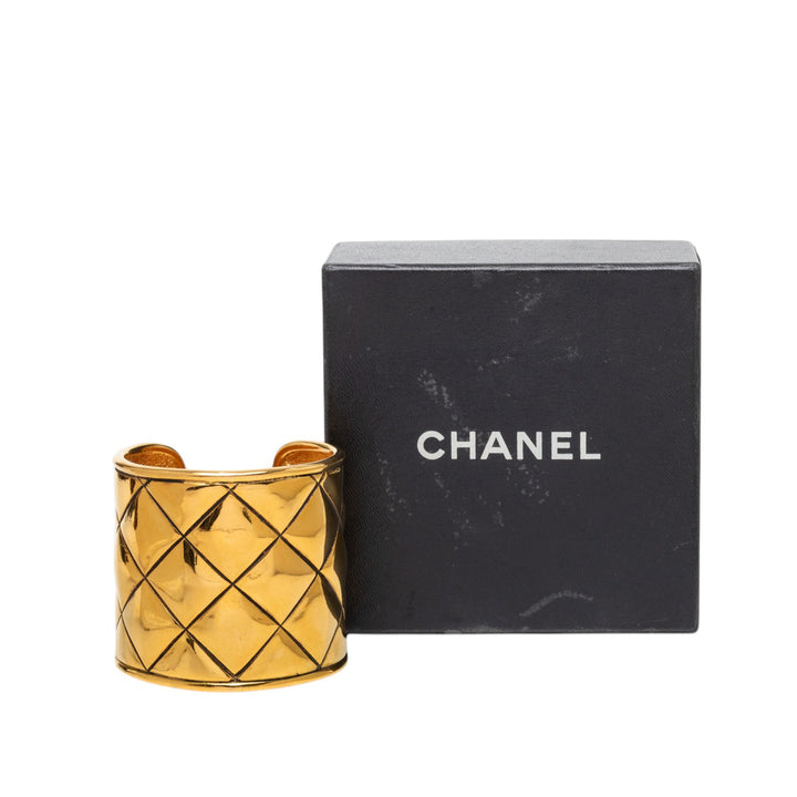 Chanel plaqué Matelassé Bangle