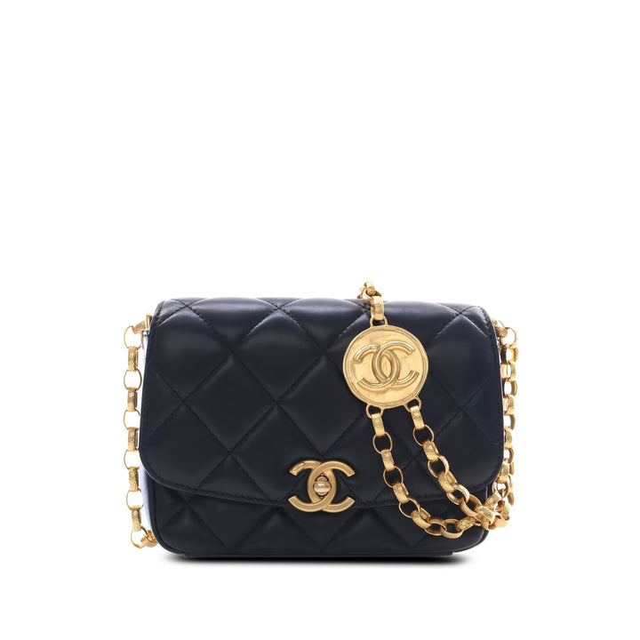 Chanel Sac bandoulière Matelassé CC Coin à rabat Petit Cuir d'agneau Noir – vue principale – GABY PARIS