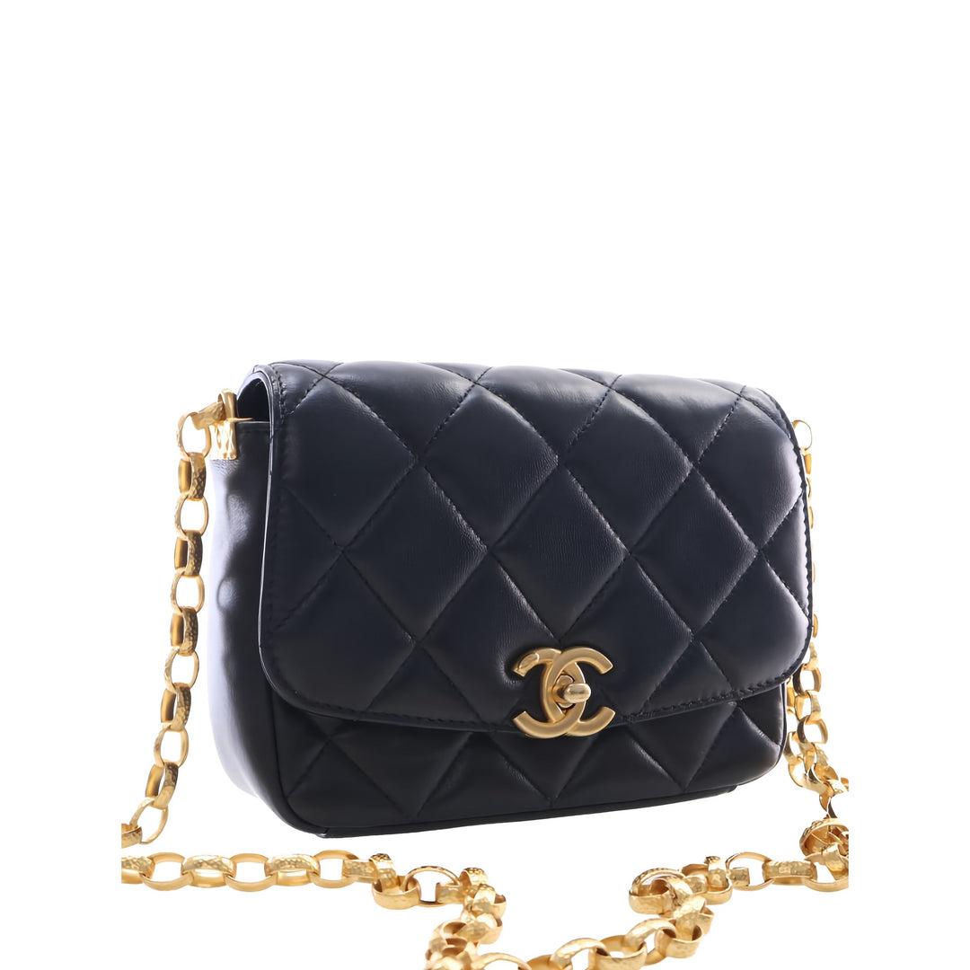 Chanel Sac bandoulière Matelassé CC Coin à rabat Petit Cuir d'agneau Noir – vue 12 – GABY PARIS