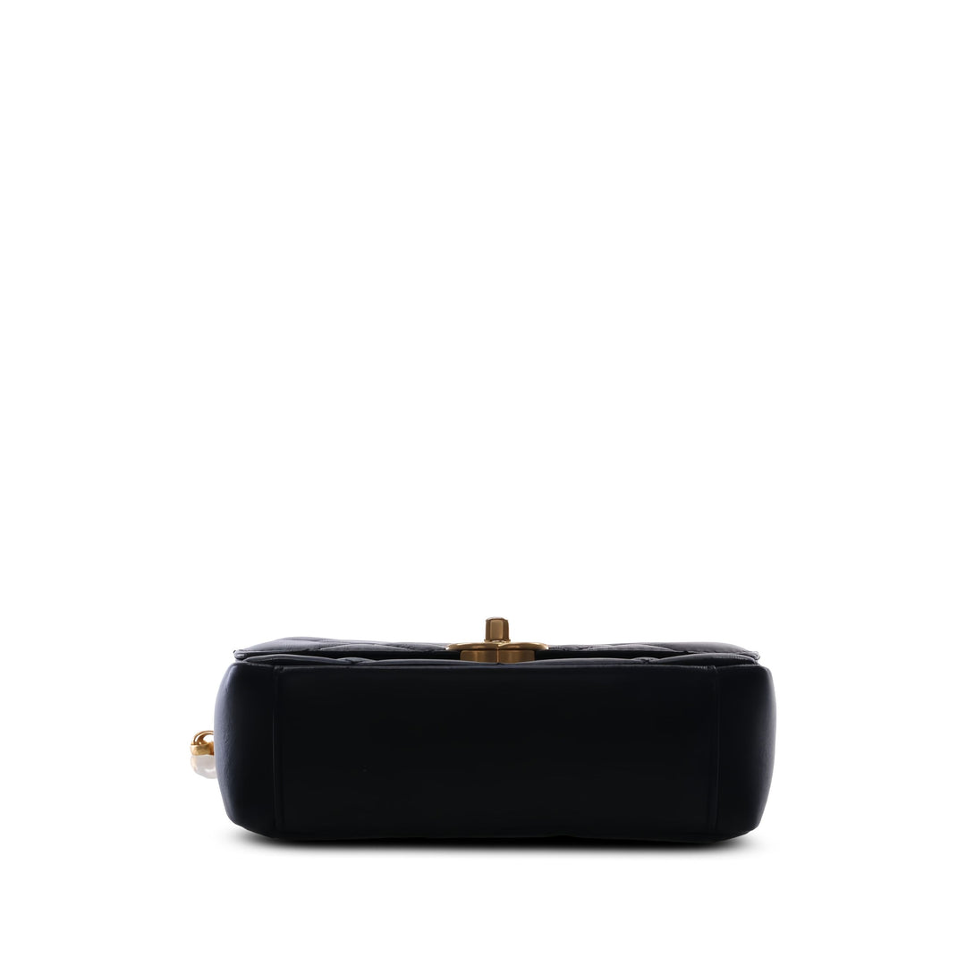 Chanel Sac bandoulière Matelassé CC Coin à rabat Petit Cuir d'agneau Noir – vue 3 – GABY PARIS