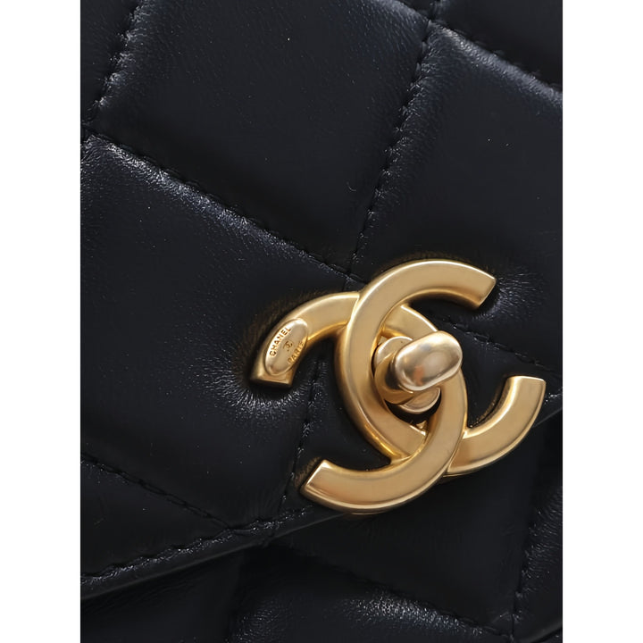 Chanel Sac bandoulière Matelassé CC Coin à rabat Petit Cuir d'agneau Noir – vue 4 – GABY PARIS