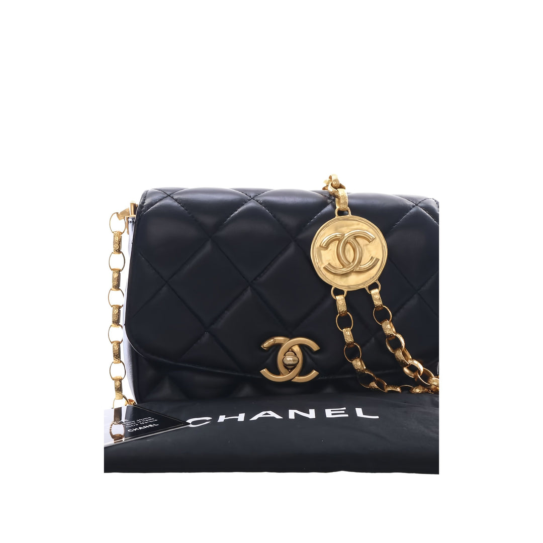 Chanel Sac bandoulière Matelassé CC Coin à rabat Petit Cuir d'agneau Noir – vue 5 – GABY PARIS
