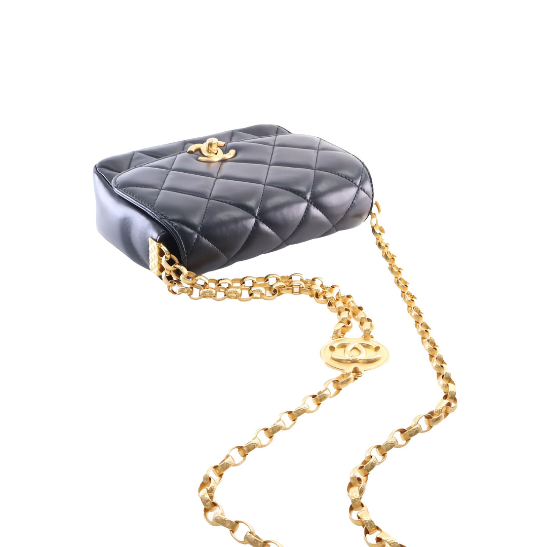Chanel Sac bandoulière Matelassé CC Coin à rabat Petit Cuir d'agneau Noir – vue 8 – GABY PARIS