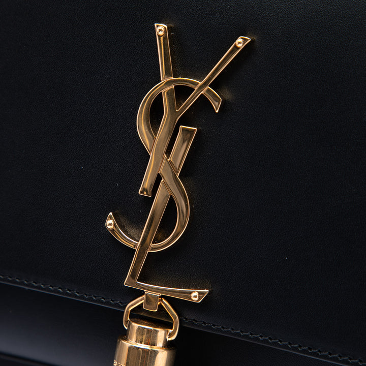 Saint Laurent Medium Smooth Cuir de veau Classic Monogram Kate Pompon Sac porté croisé