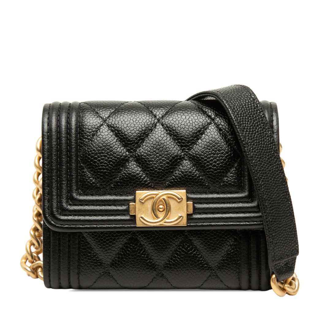 Chanel Matelassé Boy Porte-cartes avec chaîne Cuir caviar Noir – vue principale – GABY PARIS