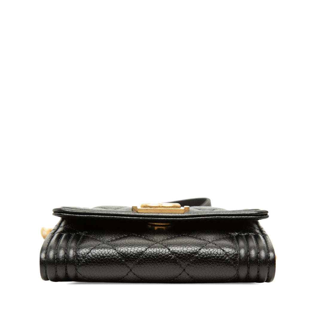 Chanel Matelassé Boy Porte-cartes avec chaîne Cuir caviar Noir – vue 3 – GABY PARIS