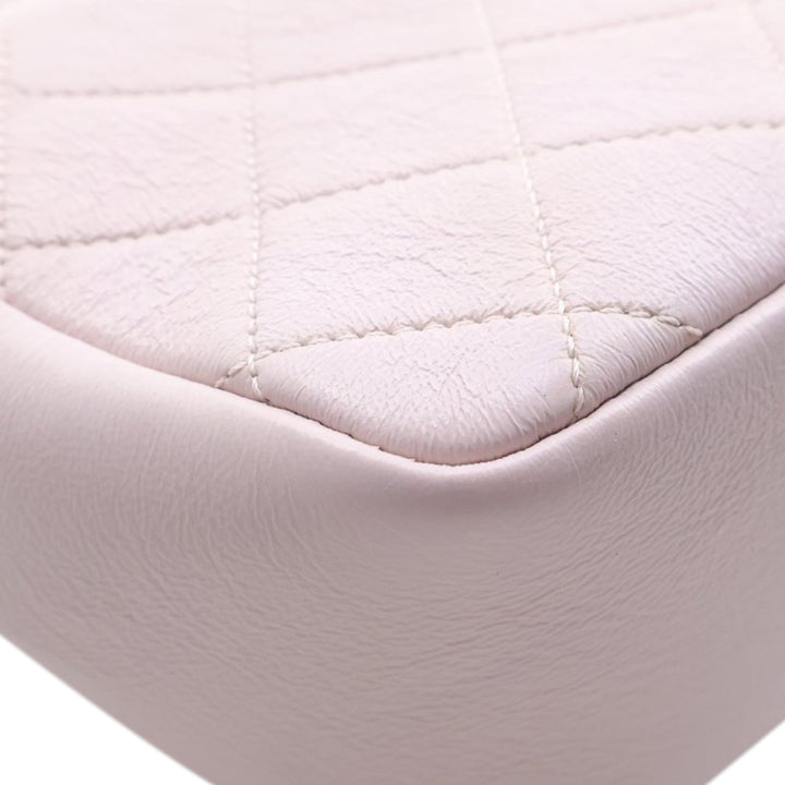 Chanel Medium Matelassé Cuir de veau Fashion Therapy à rabat