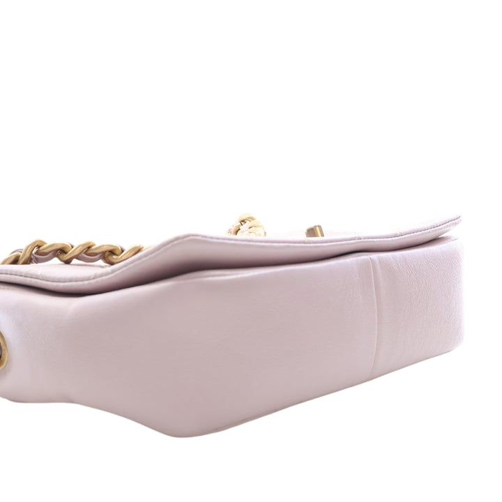 Chanel Medium Matelassé Cuir de veau Fashion Therapy à rabat