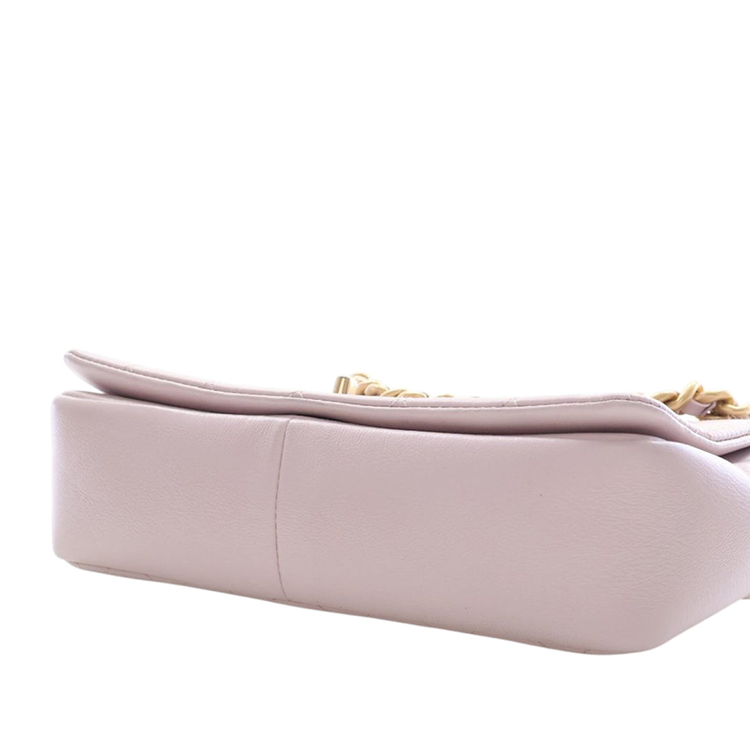 Chanel Medium Matelassé Cuir de veau Fashion Therapy à rabat