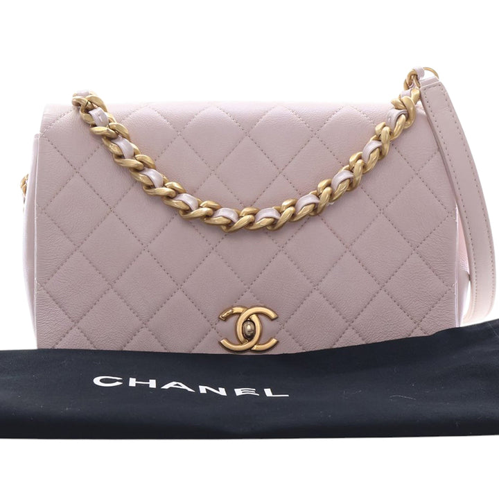Chanel Medium Matelassé Cuir de veau Fashion Therapy à rabat