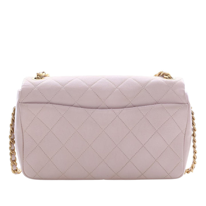 Chanel Medium Matelassé Cuir de veau Fashion Therapy à rabat