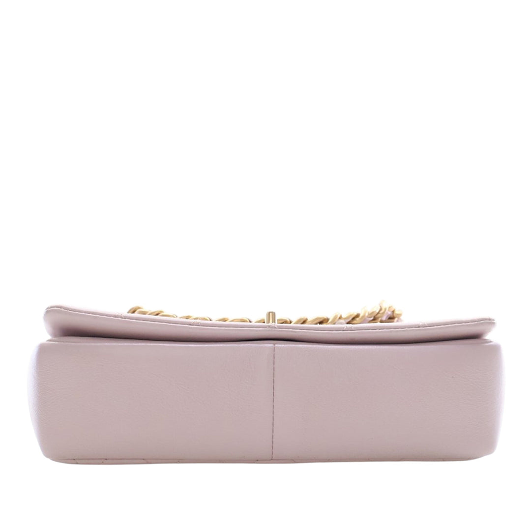 Chanel Medium Matelassé Cuir de veau Fashion Therapy à rabat
