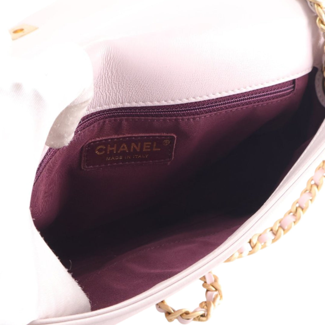 Chanel Medium Matelassé Cuir de veau Fashion Therapy à rabat