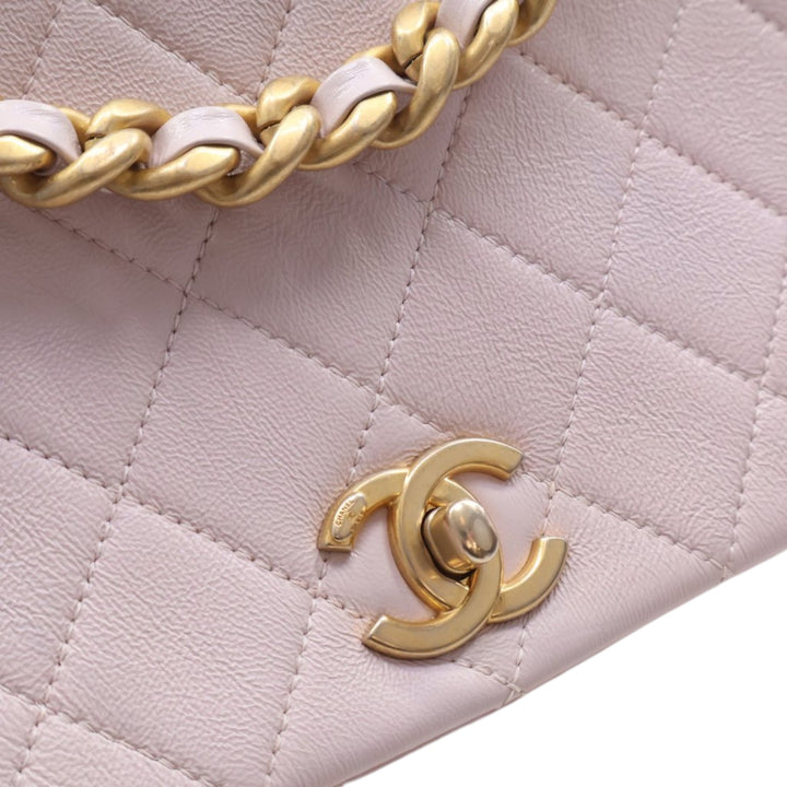 Chanel Medium Matelassé Cuir de veau Fashion Therapy à rabat