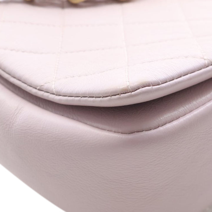 Chanel Medium Matelassé Cuir de veau Fashion Therapy à rabat