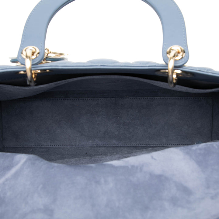 Dior Lady Dior Cannage Grand Cuir d'agneau Bleu – vue 4 – GABY PARIS