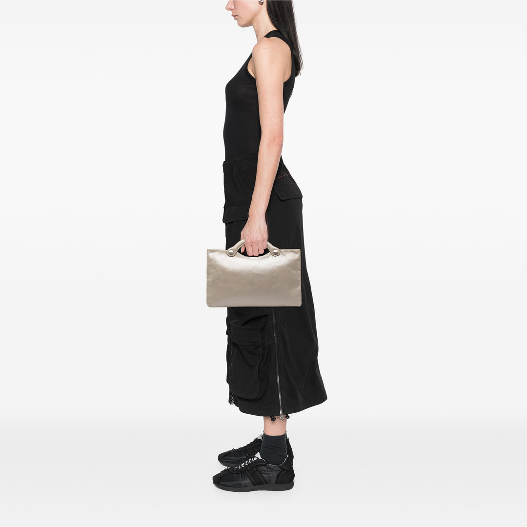 Geprägte metallicfarbene Ledertasche aus Kalbsleder, goldfarben