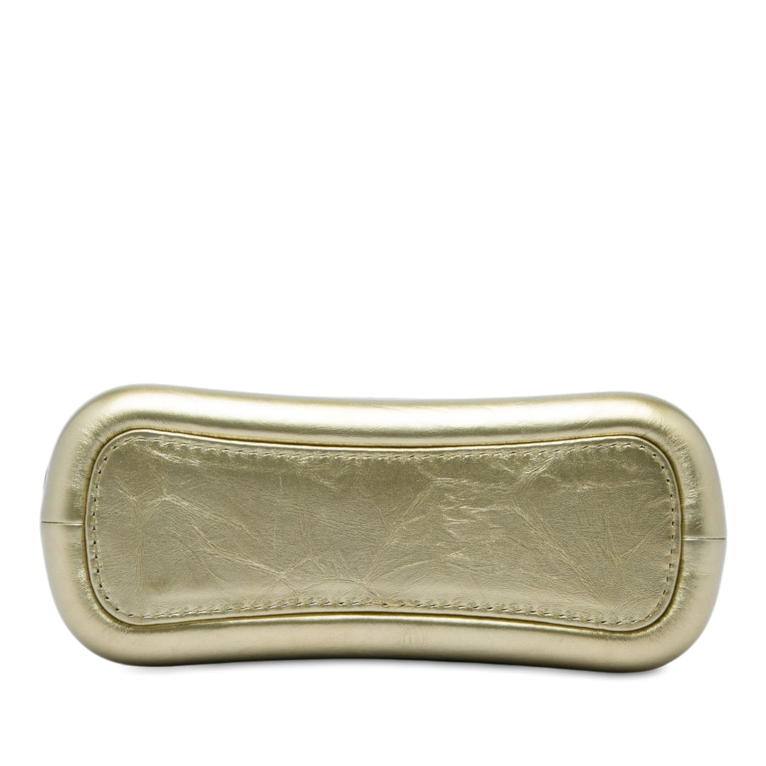 Chanel Matelassé Métallisé vieilli Gabrielle Hobo Petit Cuir de veau Doré – vue 3 – GABY PARIS