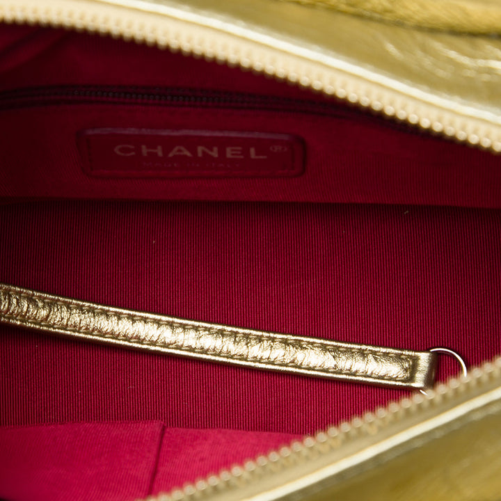 Chanel Matelassé Métallisé vieilli Gabrielle Hobo Petit Cuir de veau Doré – vue 4 – GABY PARIS