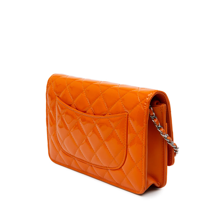 Classic Patent Wallet On Chain Orange - Gaby Paris