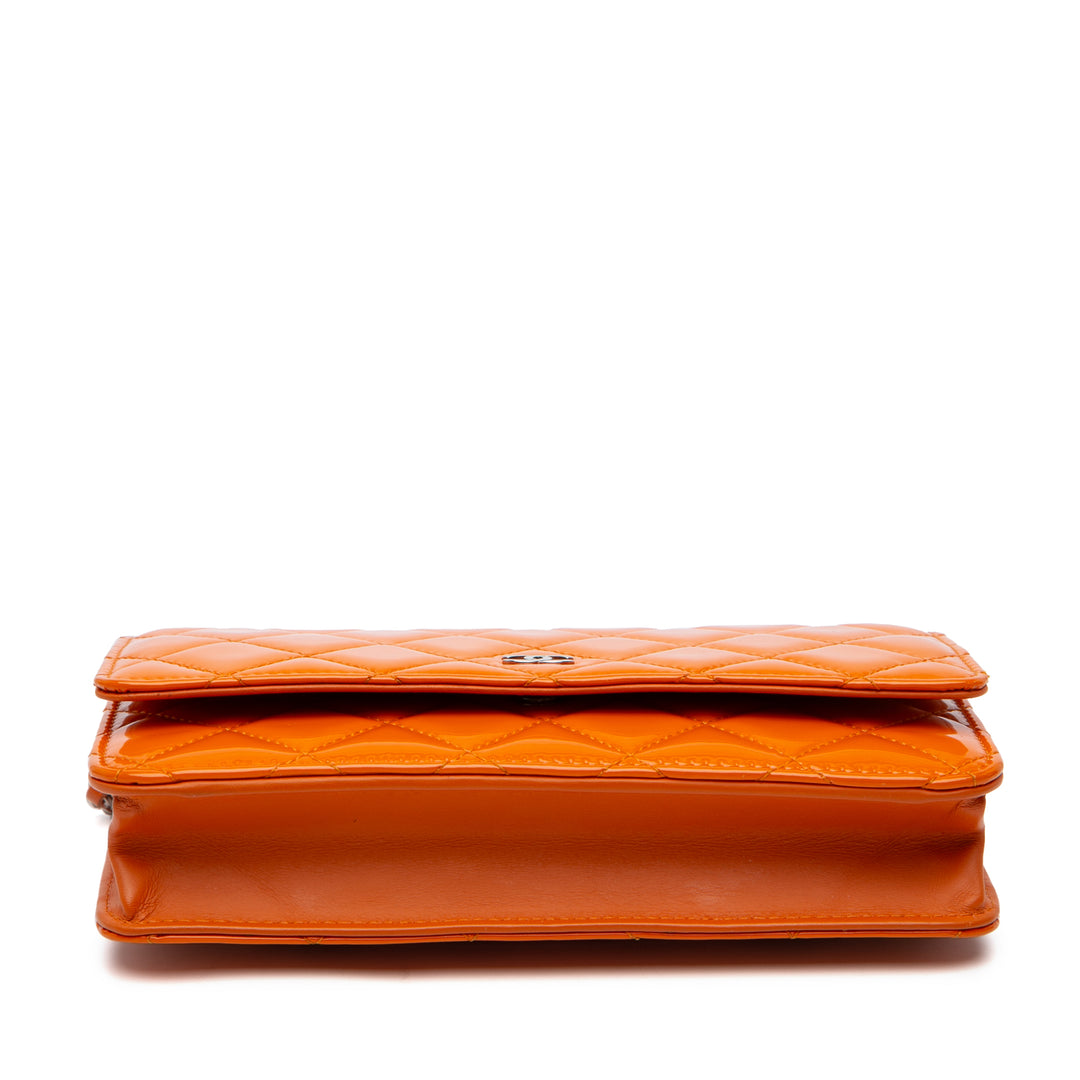 Classic Patent Wallet On Chain Orange - Gaby Paris