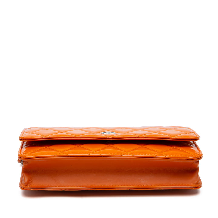 Classic Patent Wallet On Chain Orange - Gaby Paris