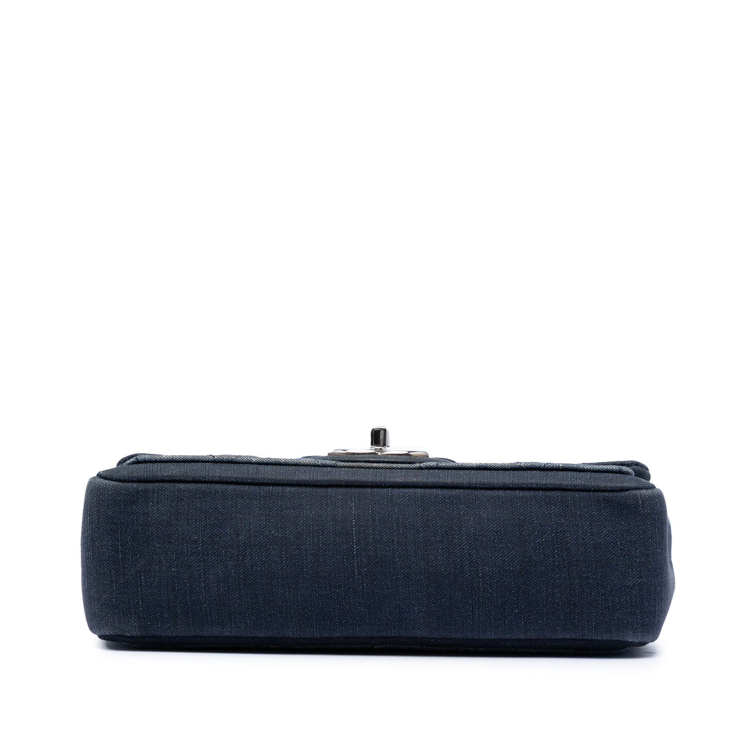 Chanel Small Bicolor Matelassé Jean Medallion à rabat
