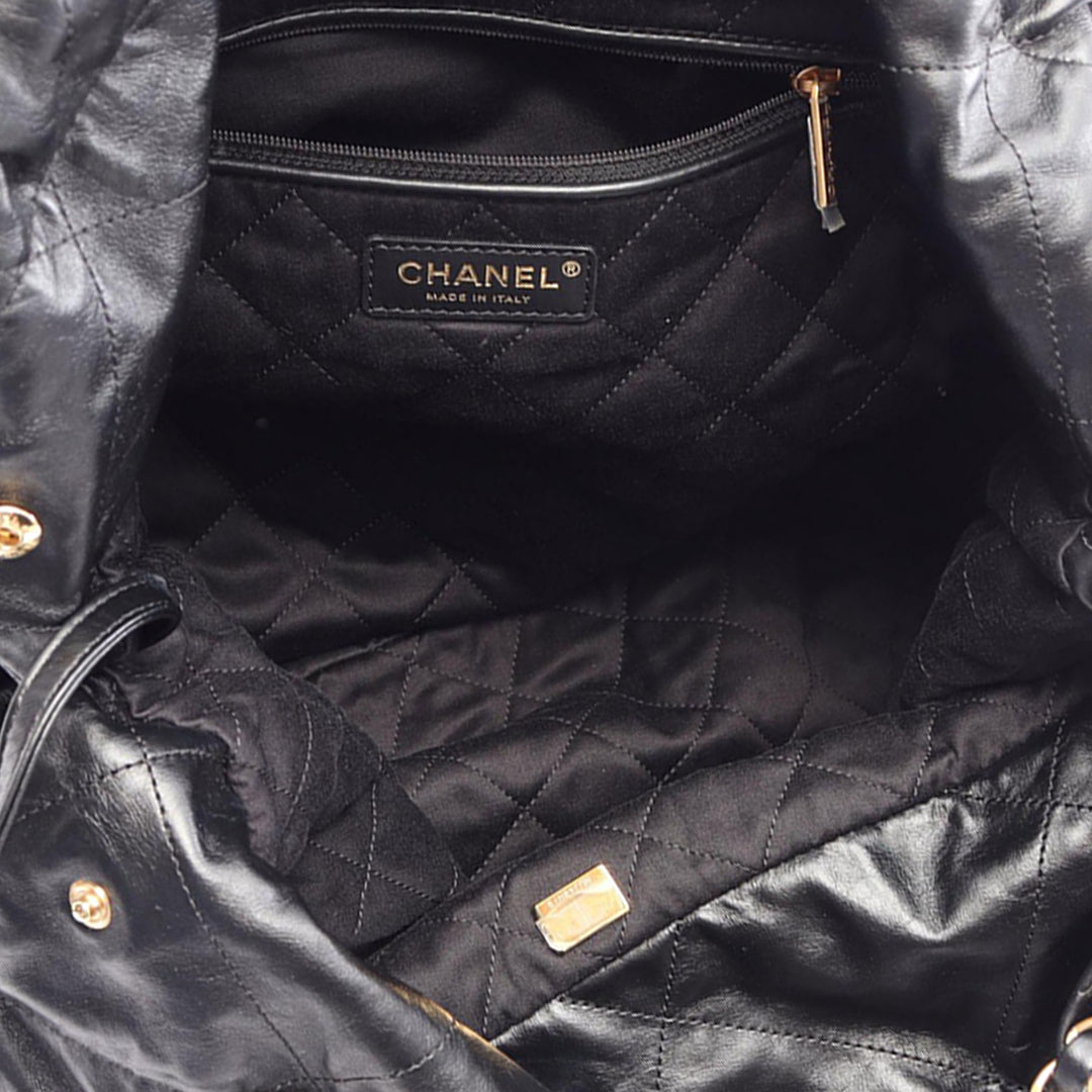 Chanel Sac porté épaule brillant 22 Hobo Grand Cuir de veau Noir – vue 3 – GABY PARIS
