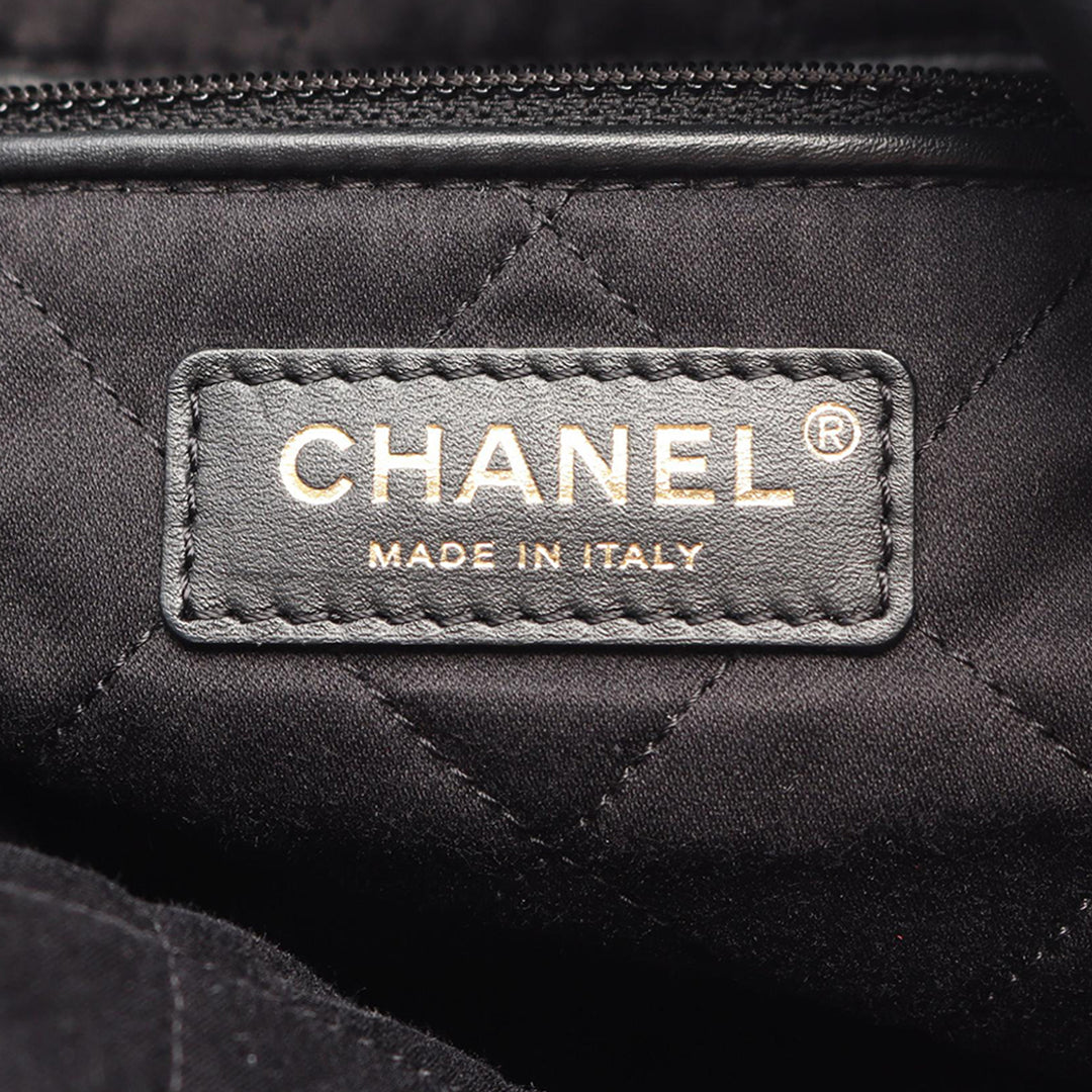 Chanel Sac porté épaule brillant 22 Hobo Grand Cuir de veau Noir – vue 4 – GABY PARIS