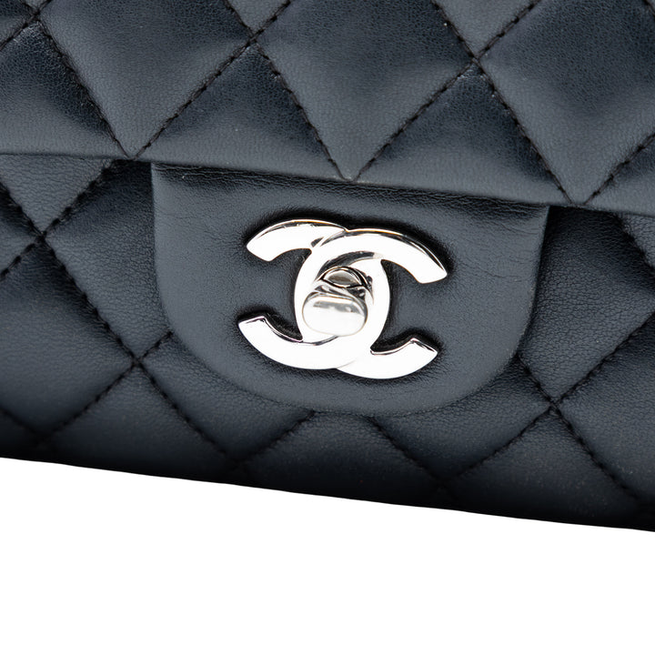 Chanel Medium Classic Cuir d’agneau Double rabat