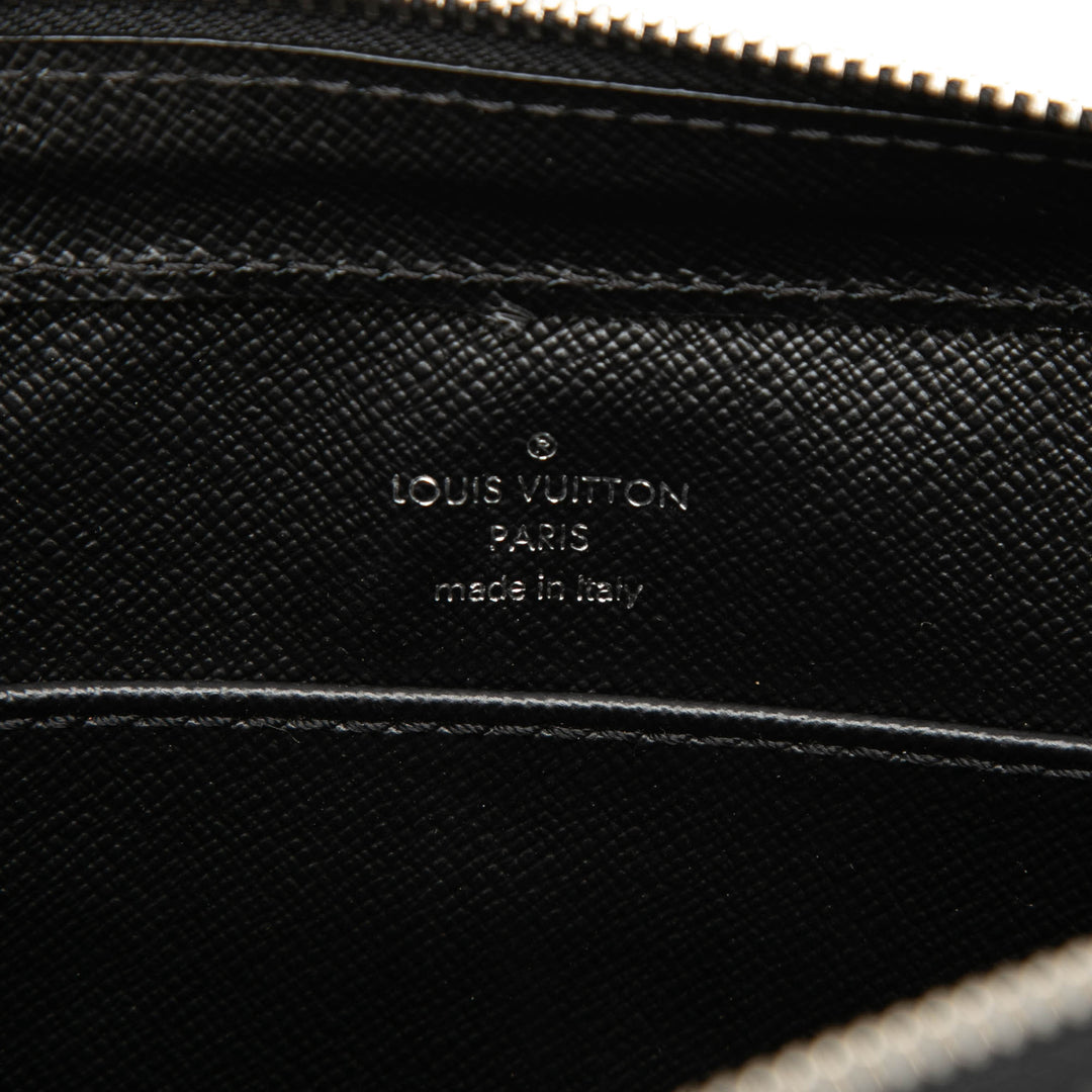 Louis Vuitton Taiga Pochette Baikal