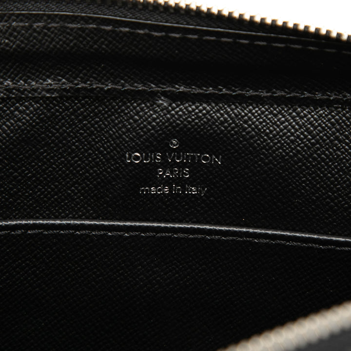 Louis Vuitton Taiga Pochette Baikal