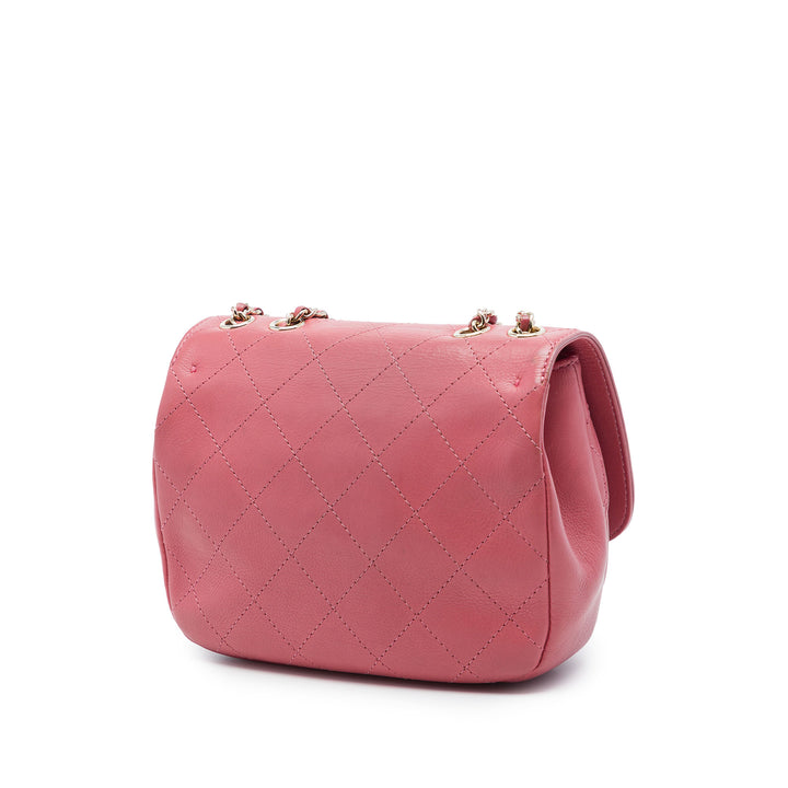 Chanel Small Surpiqué Cuir de veau Covered CC à rabat