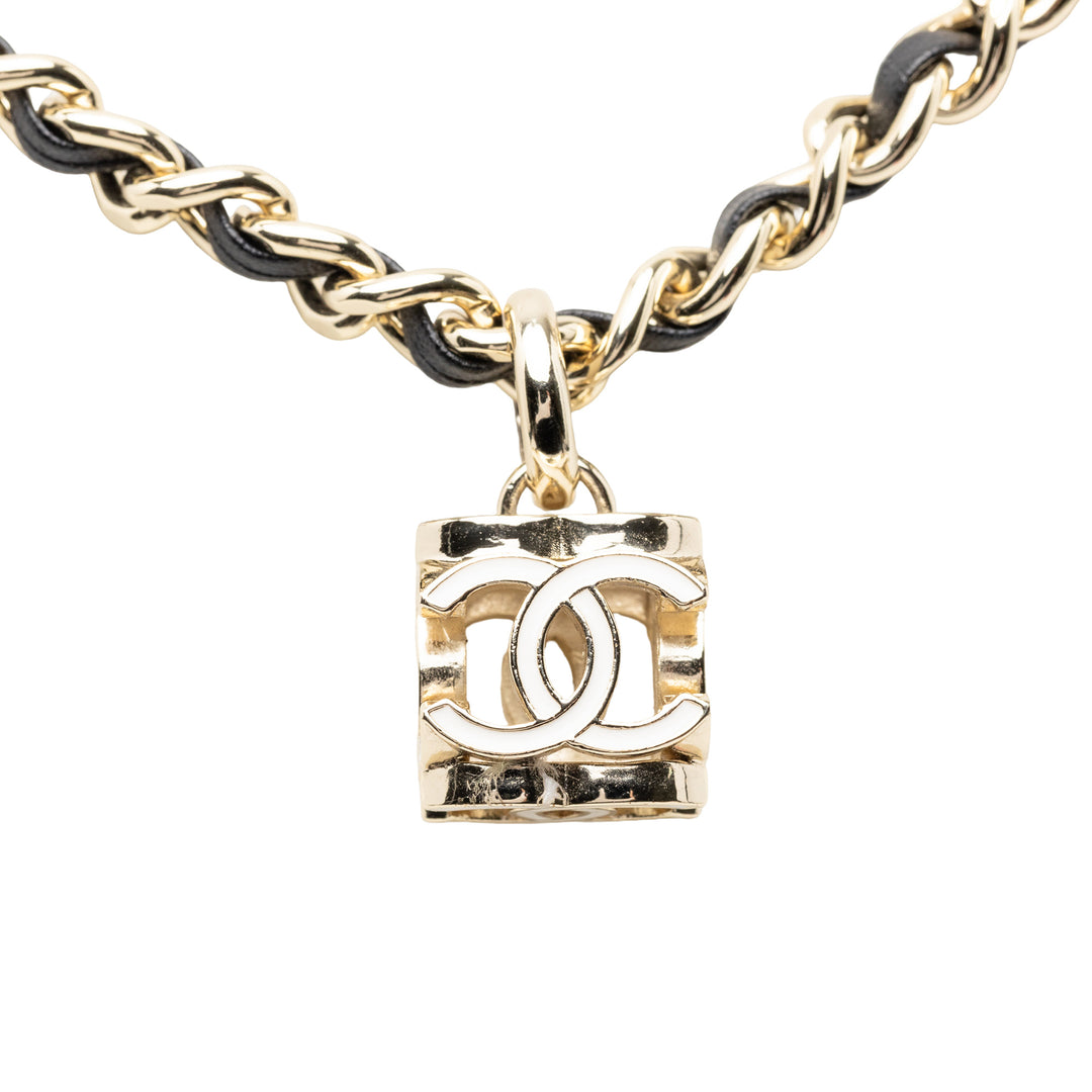 Chanel plaqué CC Cube Pendant Choker Collier
